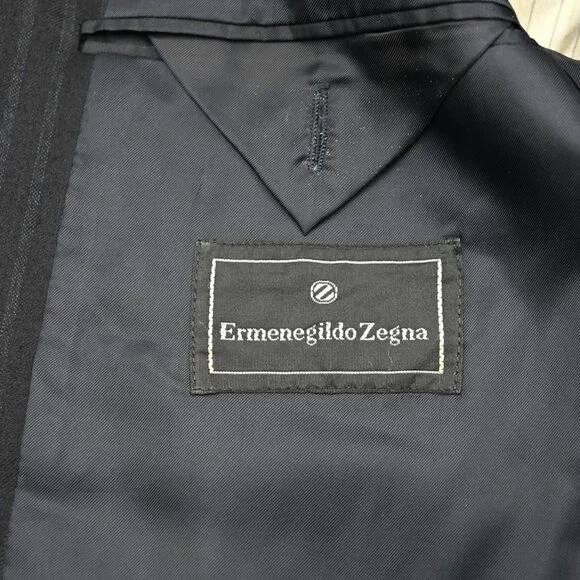 BEAUTIFUL Ermenegildo Zegna Black W/ Gray Stripe Light Flannel Wool Suit 40R 36W